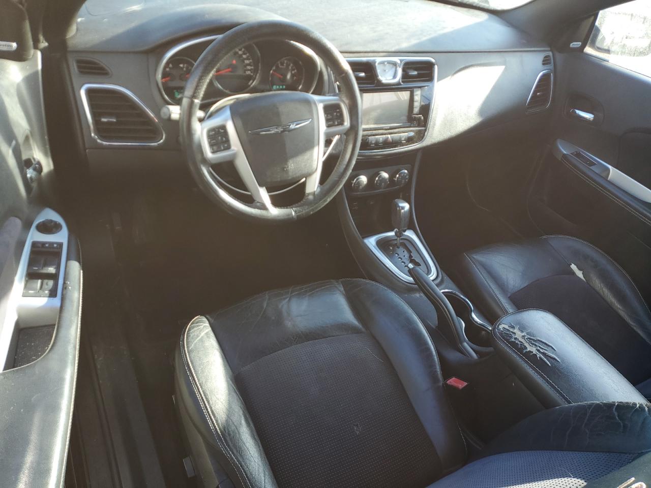 2013 Chrysler 200 - Image 8