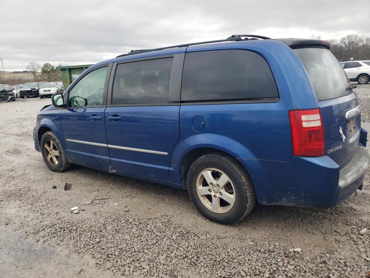 2010 Dodge Caravan - Image 2