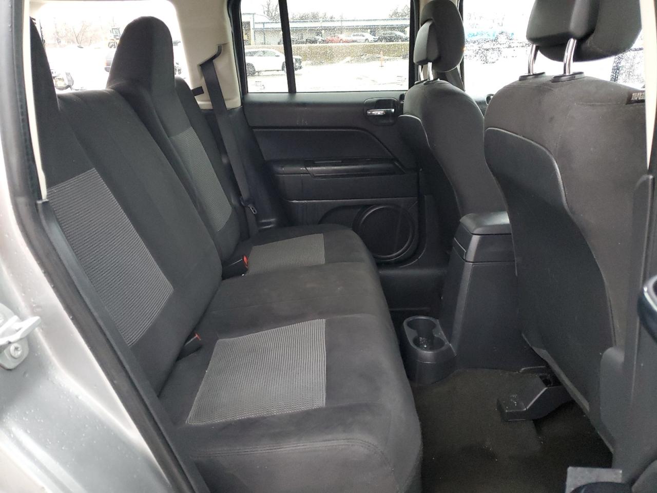 2015 Jeep Liberty (Patriot) - Image 10