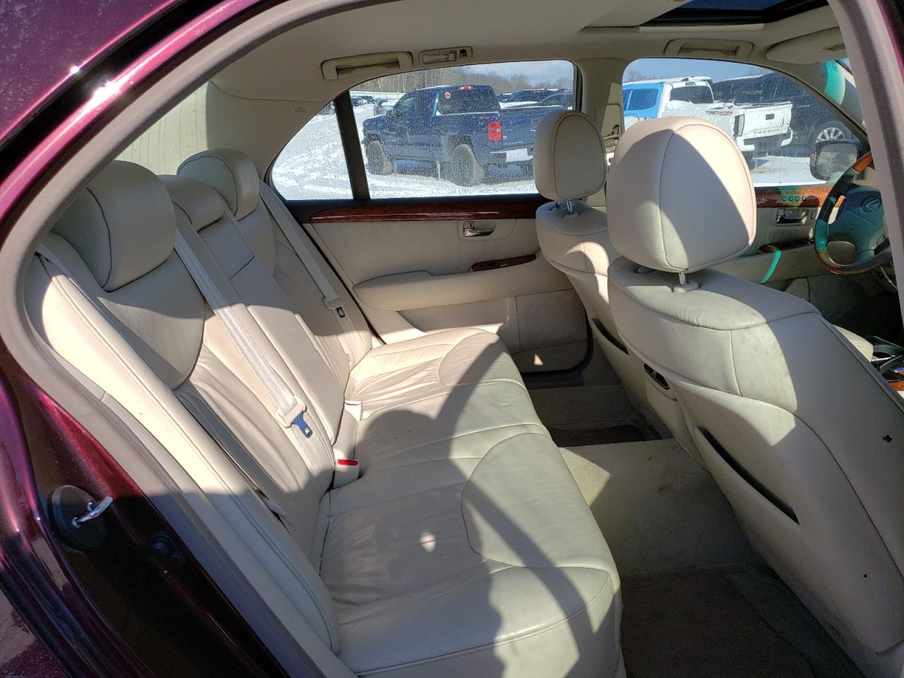 2001 Lexus LS - Image 10
