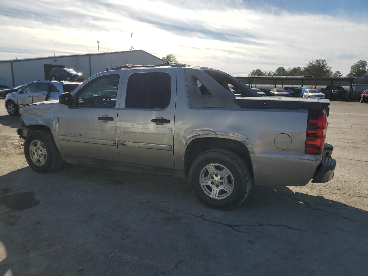 2008 Chevrolet Avalanche - Image 2
