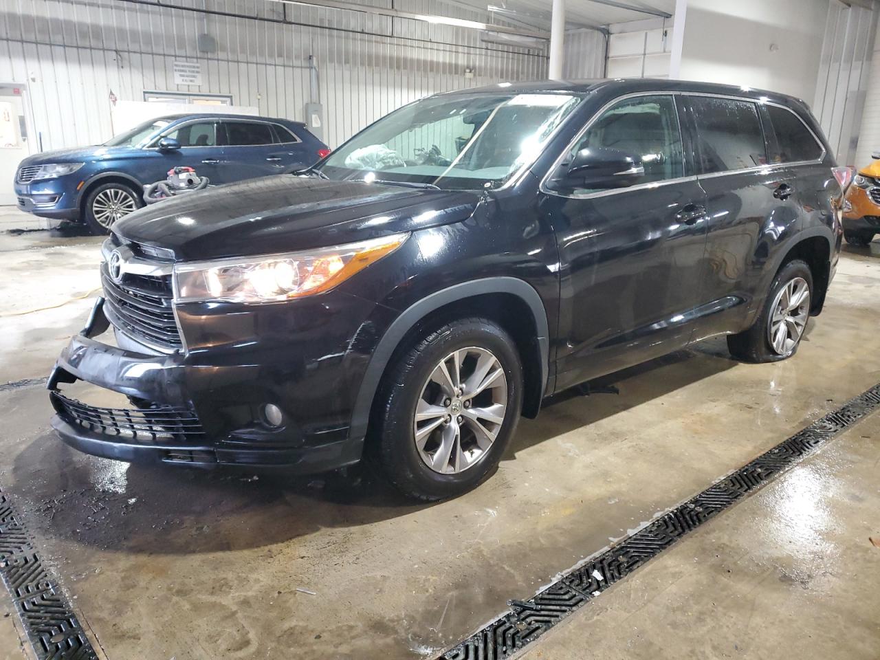 VIN 5TDBKRFH3FS177023 2015 TOYOTA HIGHLANDER no.1