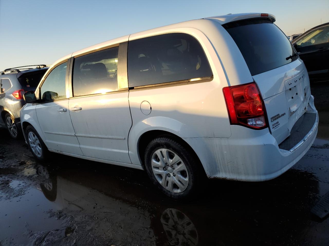 2015 Dodge Caravan - Image 2