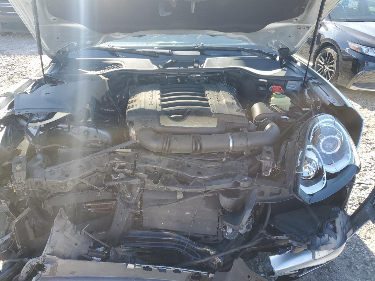2017 Porsche Cayenne - Image 12