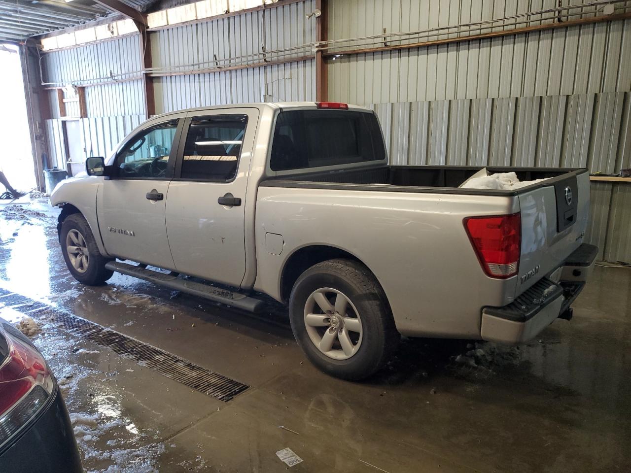 2010 Nissan Titan - Image 2