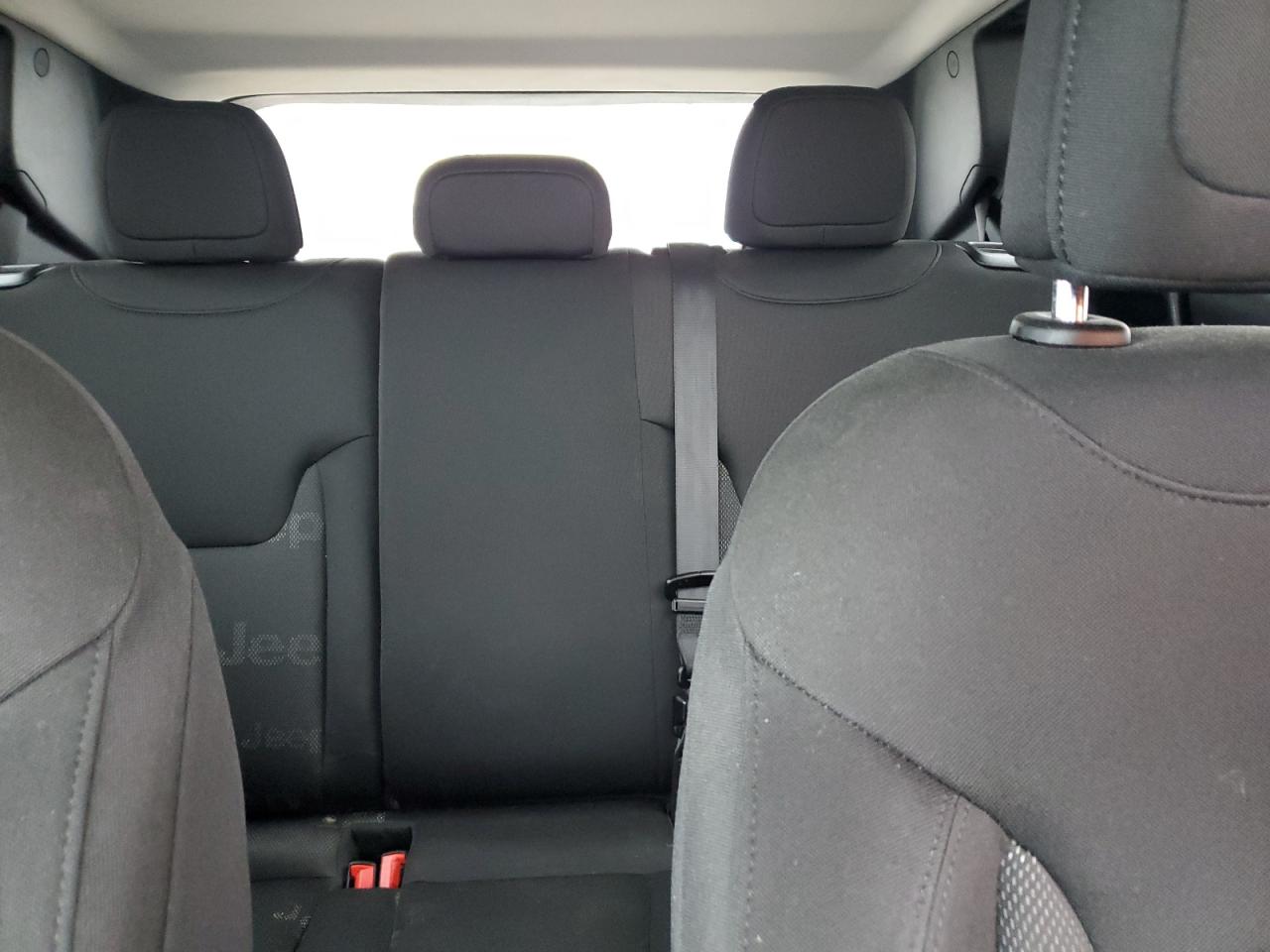 2016 Jeep Renegade - Image 10