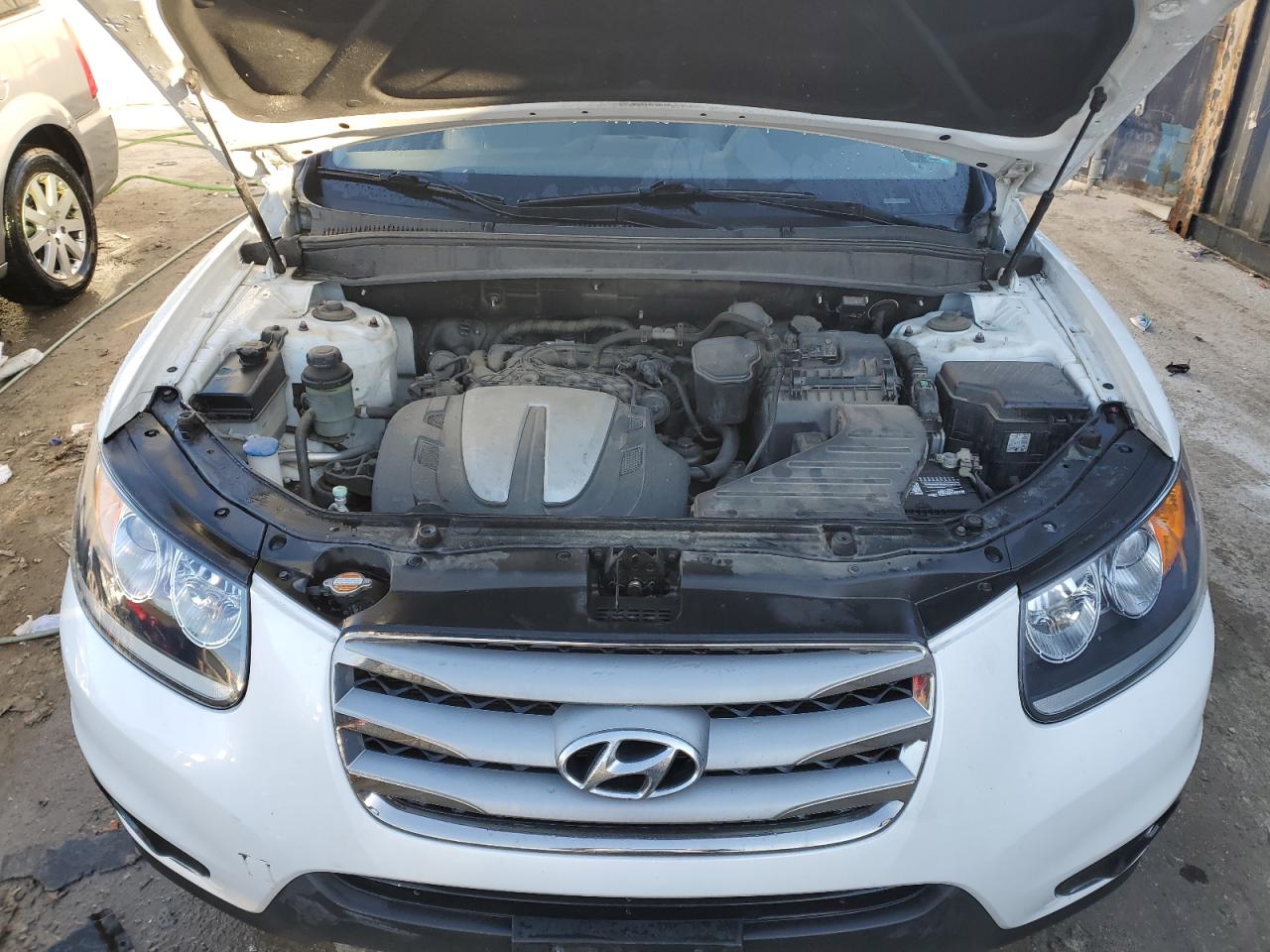 2012 Hyundai Santa Fe - Image 12