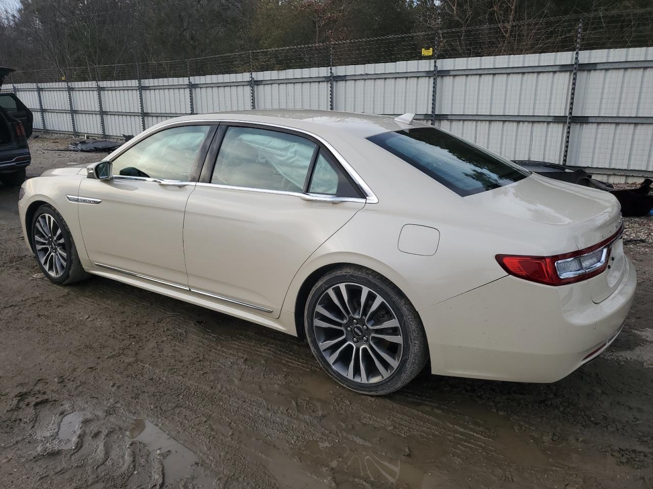 2018 Lincoln Continental - Image 2