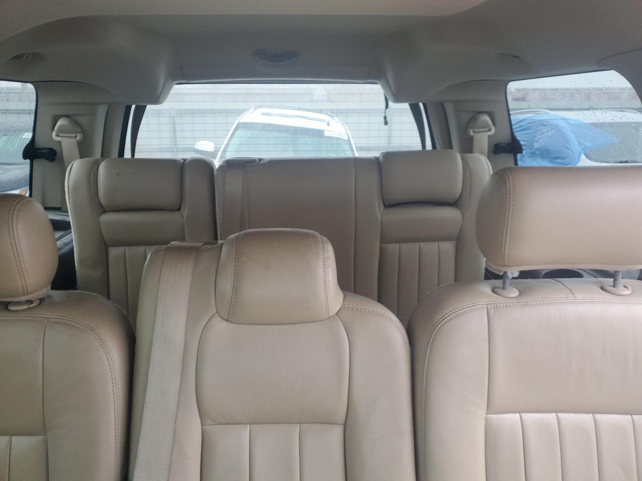 2005 Lincoln Navigator - Image 10