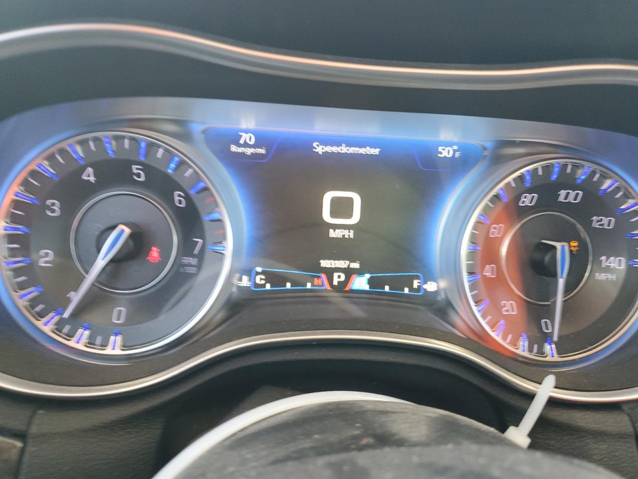 2016 Chrysler 300 - Image 9