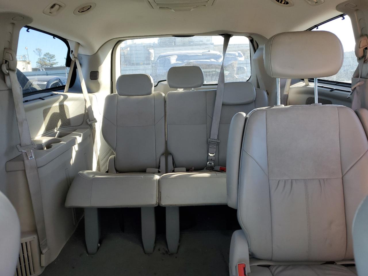 2008 Chrysler Town & Country - Image 10