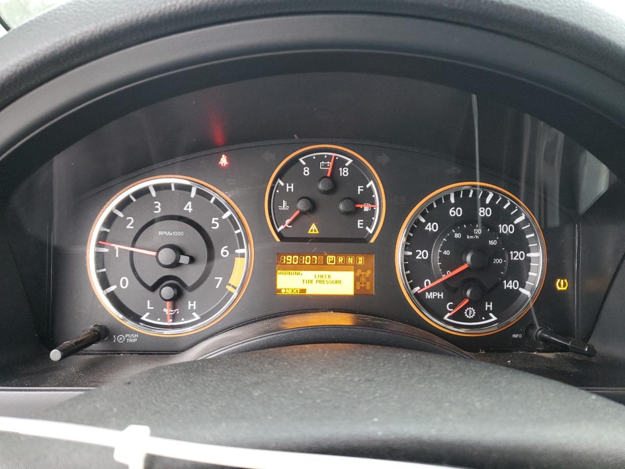2015 Nissan Armada - Image 9