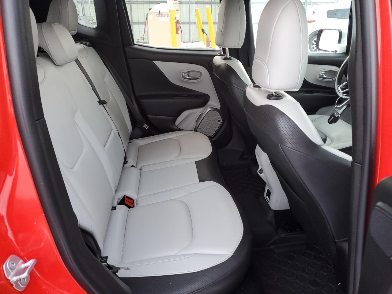 2018 Jeep Renegade - Image 11