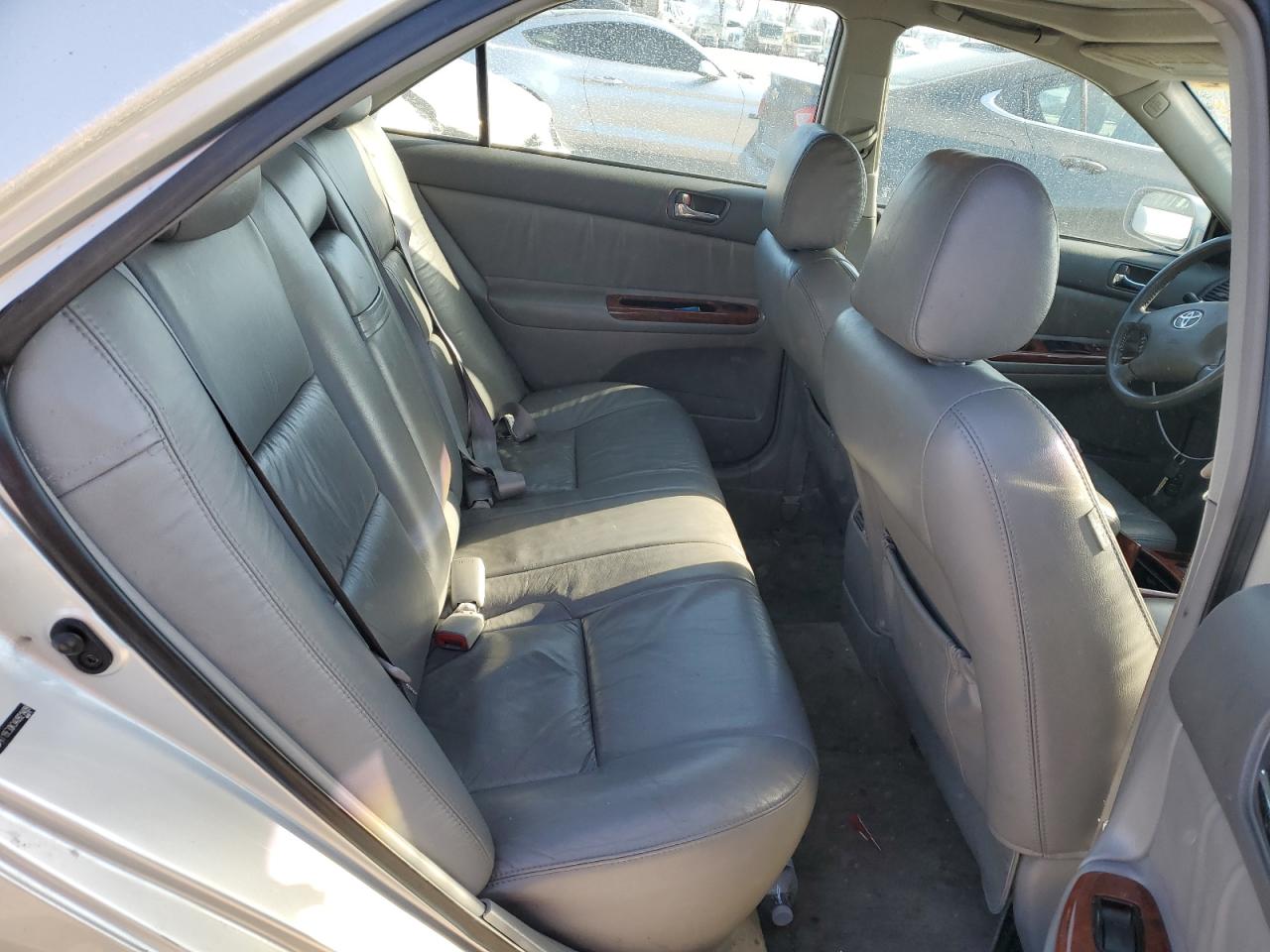 2004 Toyota Camry - Image 10
