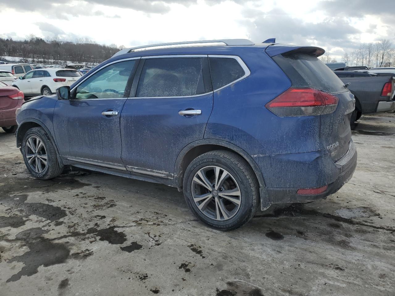 2017 Nissan Rogue - Image 2