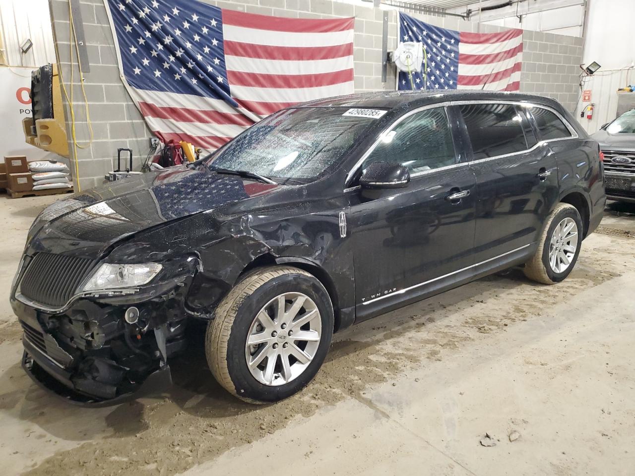 2014 Lincoln MKT - Image 1