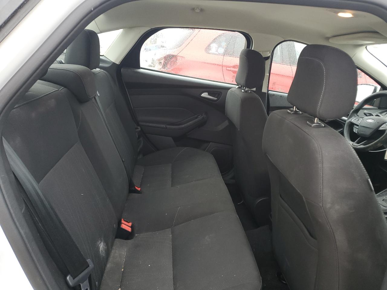 VIN: 1FADP3F22JL207518 2018 FORD FOCUS