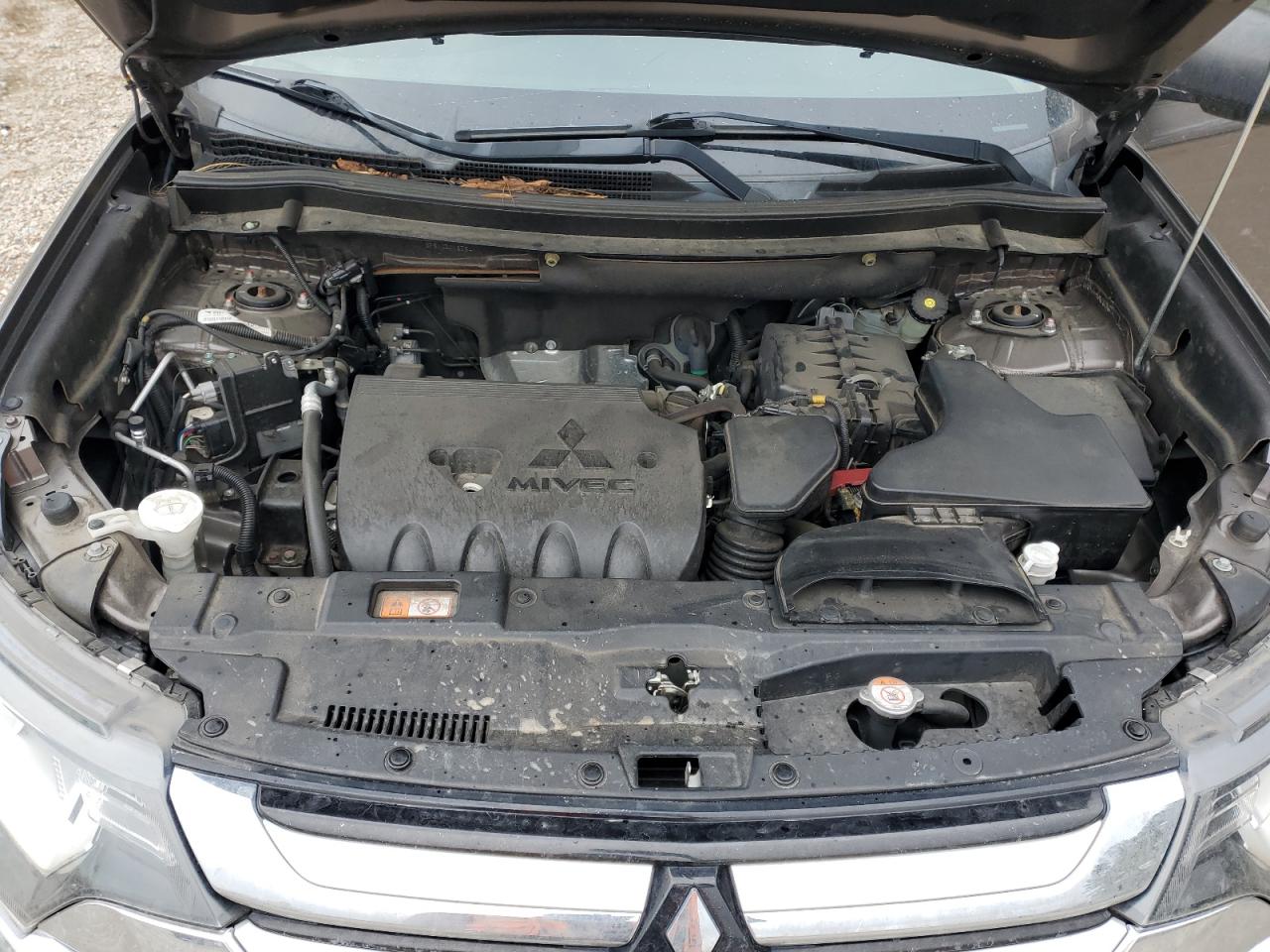 2018 Mitsubishi Outlander - Image 13