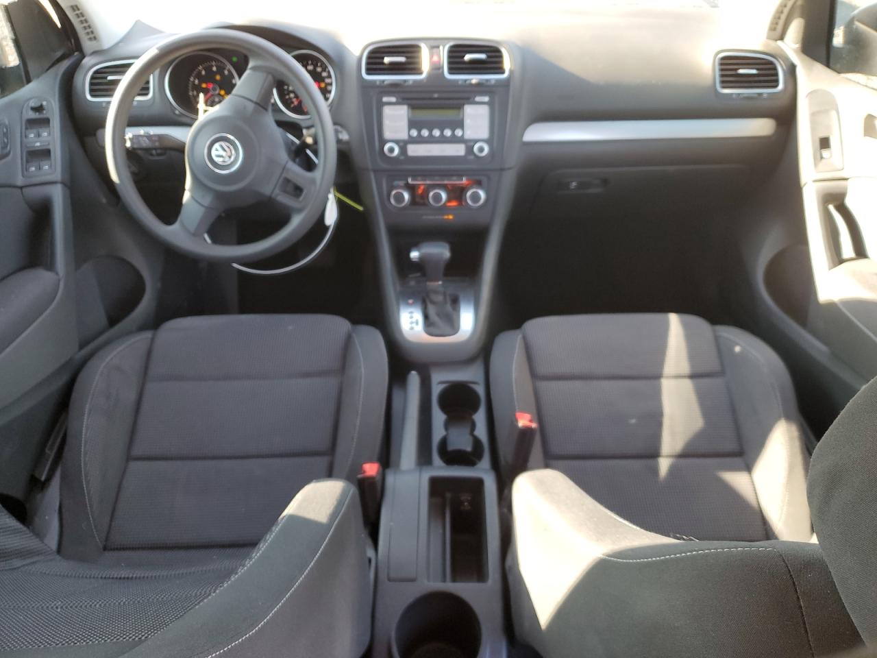2010 Volkswagen Golf - Image 8
