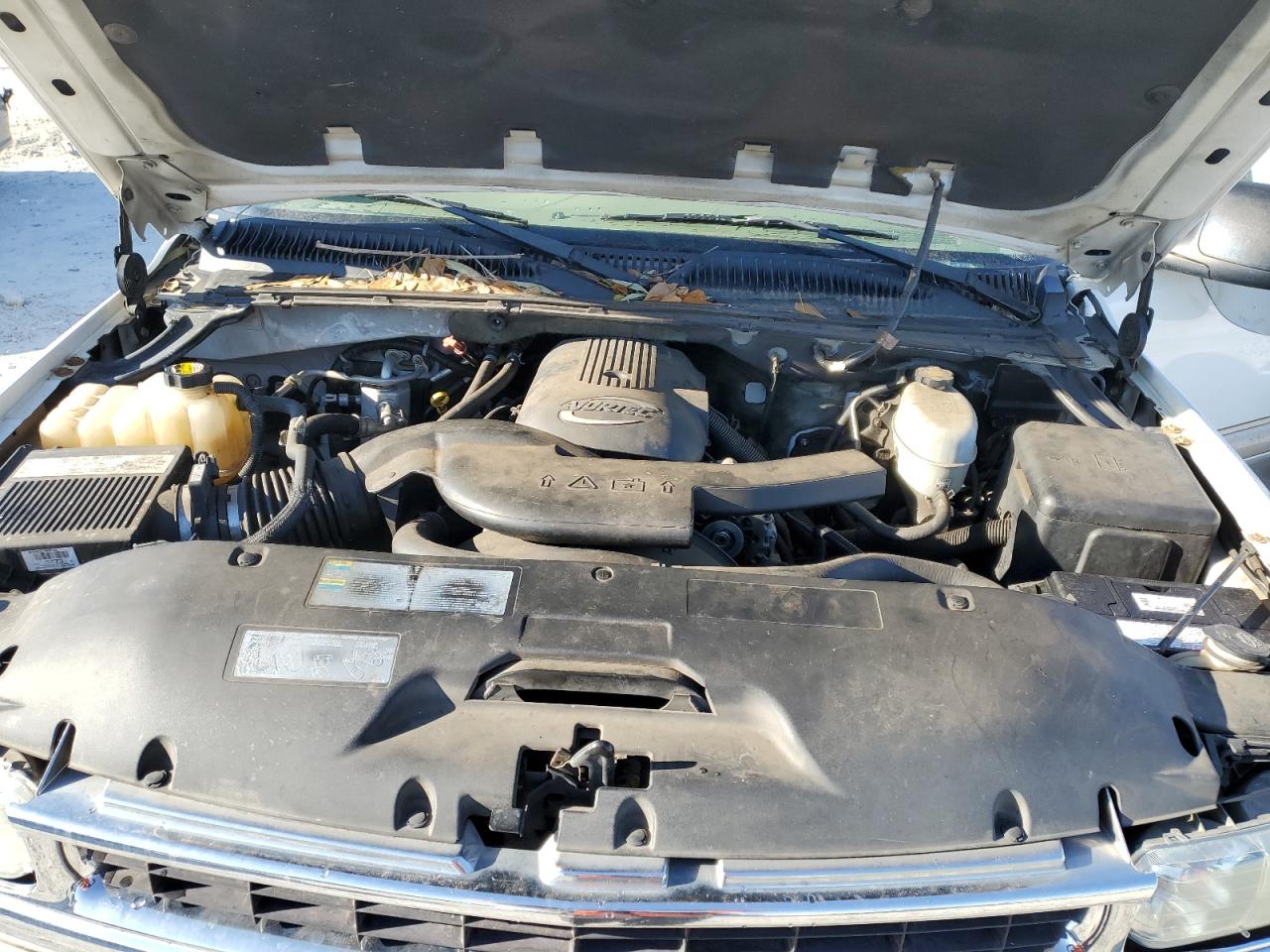 2004 Chevrolet Tahoe - Image 12