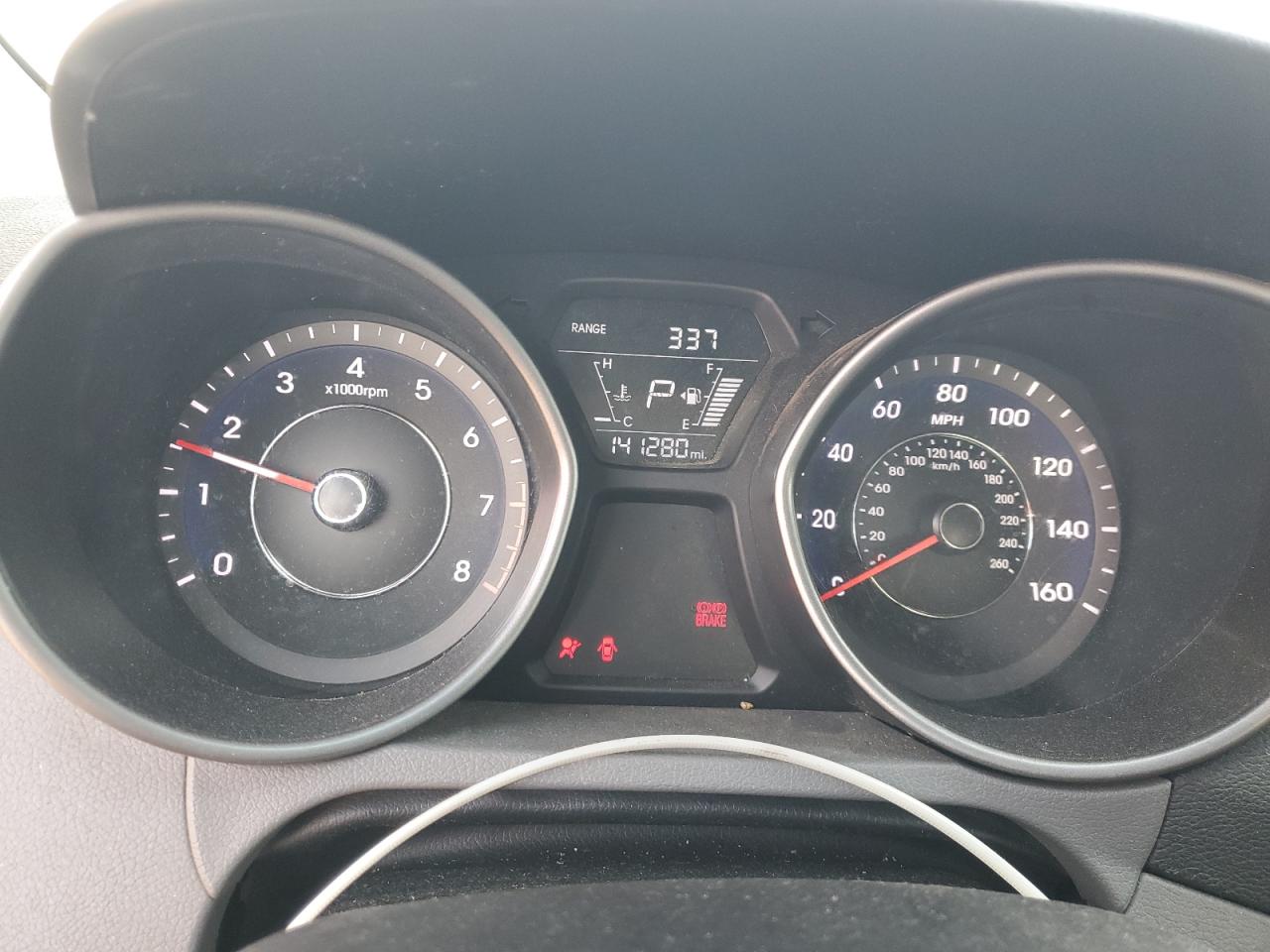 2016 Hyundai Elantra - Image 9