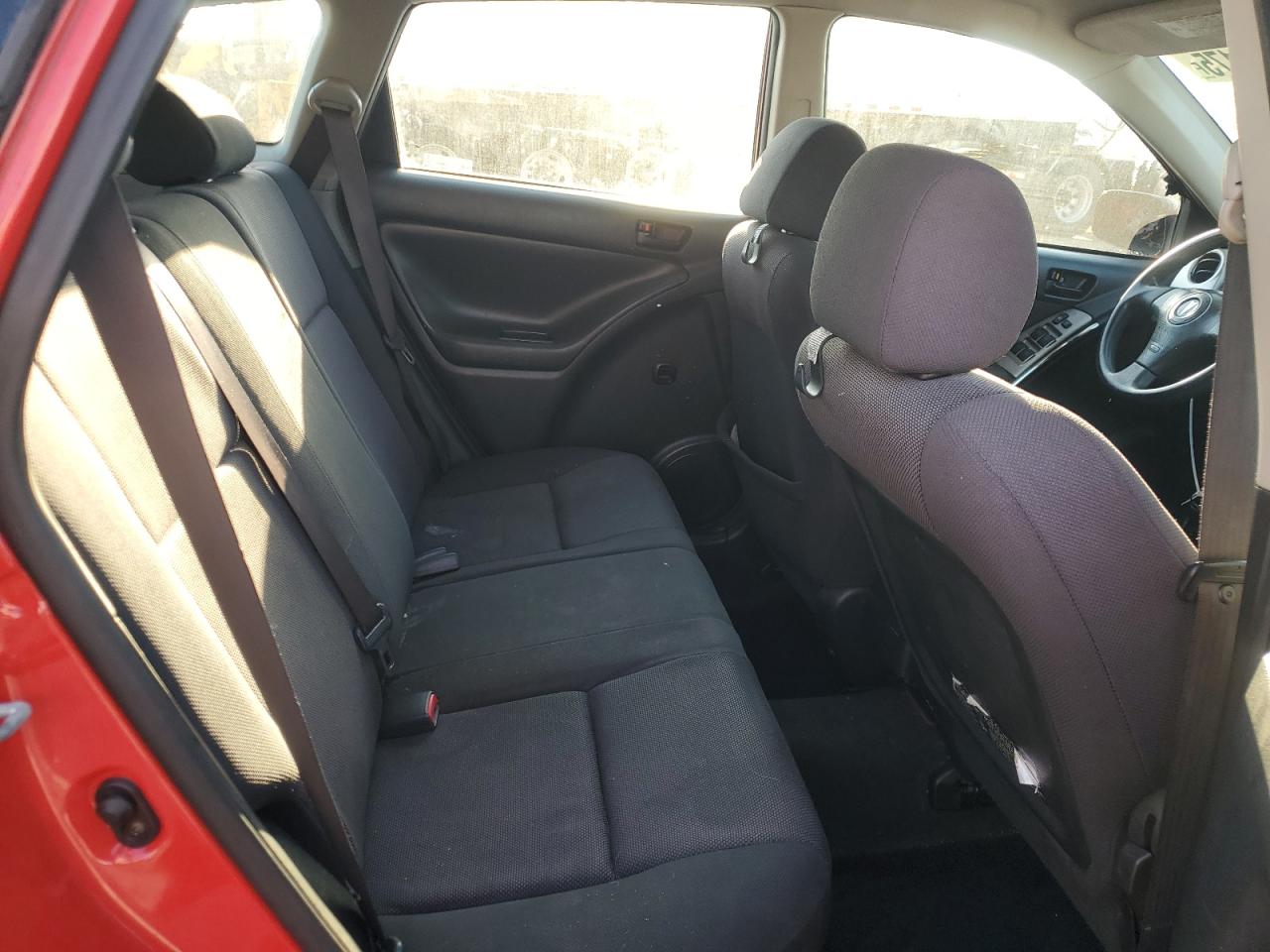 2004 Pontiac Vibe - Image 10