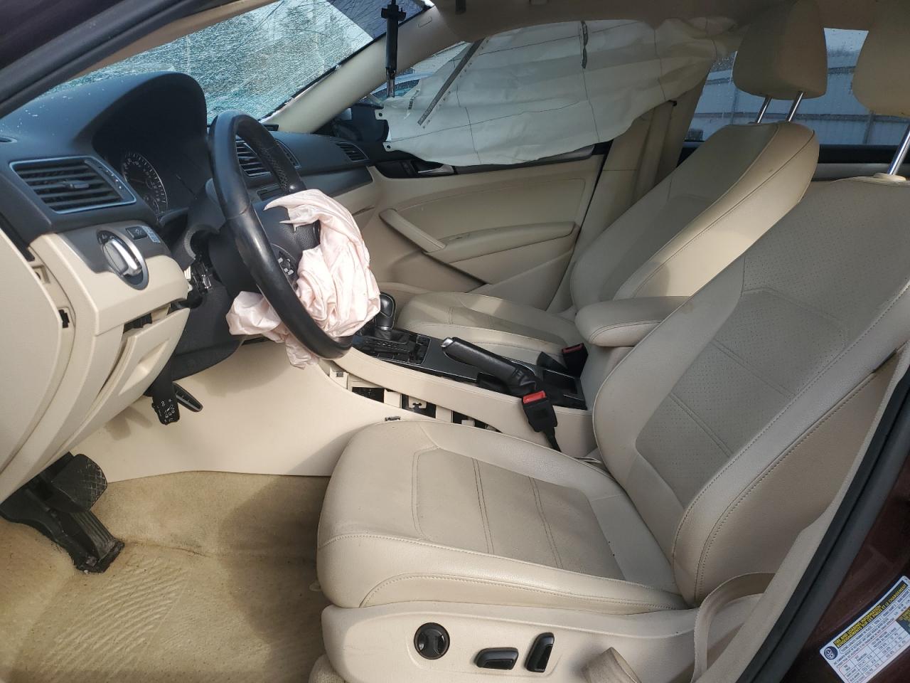 2014 Volkswagen Passat - Image 7