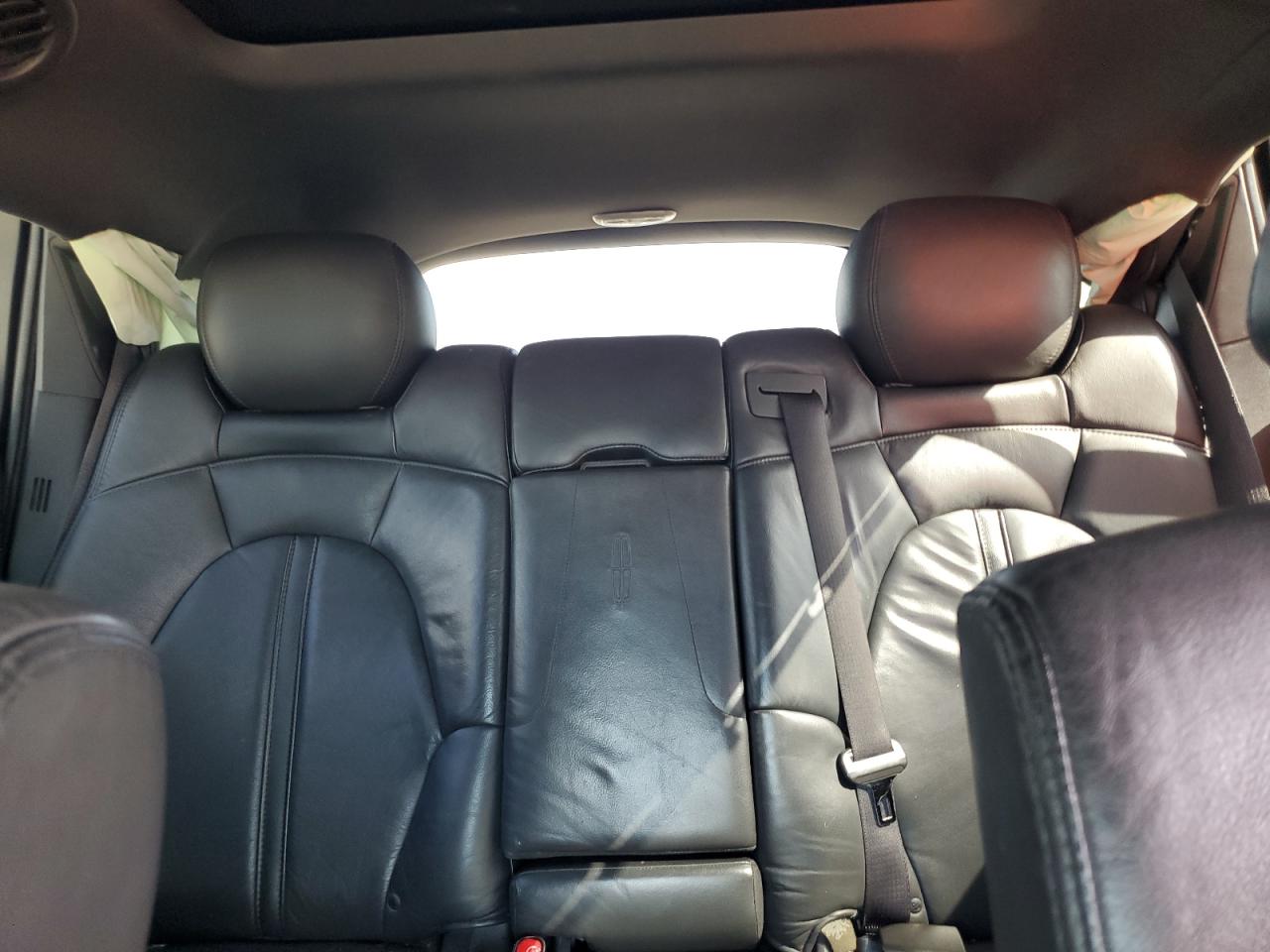2014 Lincoln MKT - Image 10