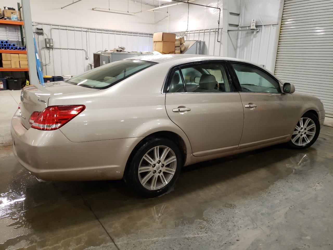 2005 Toyota Avalon - Image 3