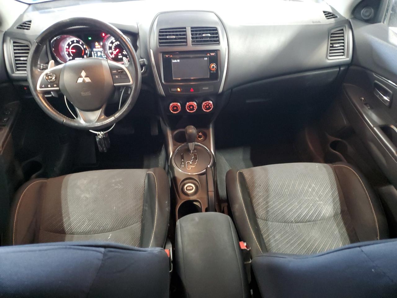 2014 Mitsubishi Outlander - Image 8