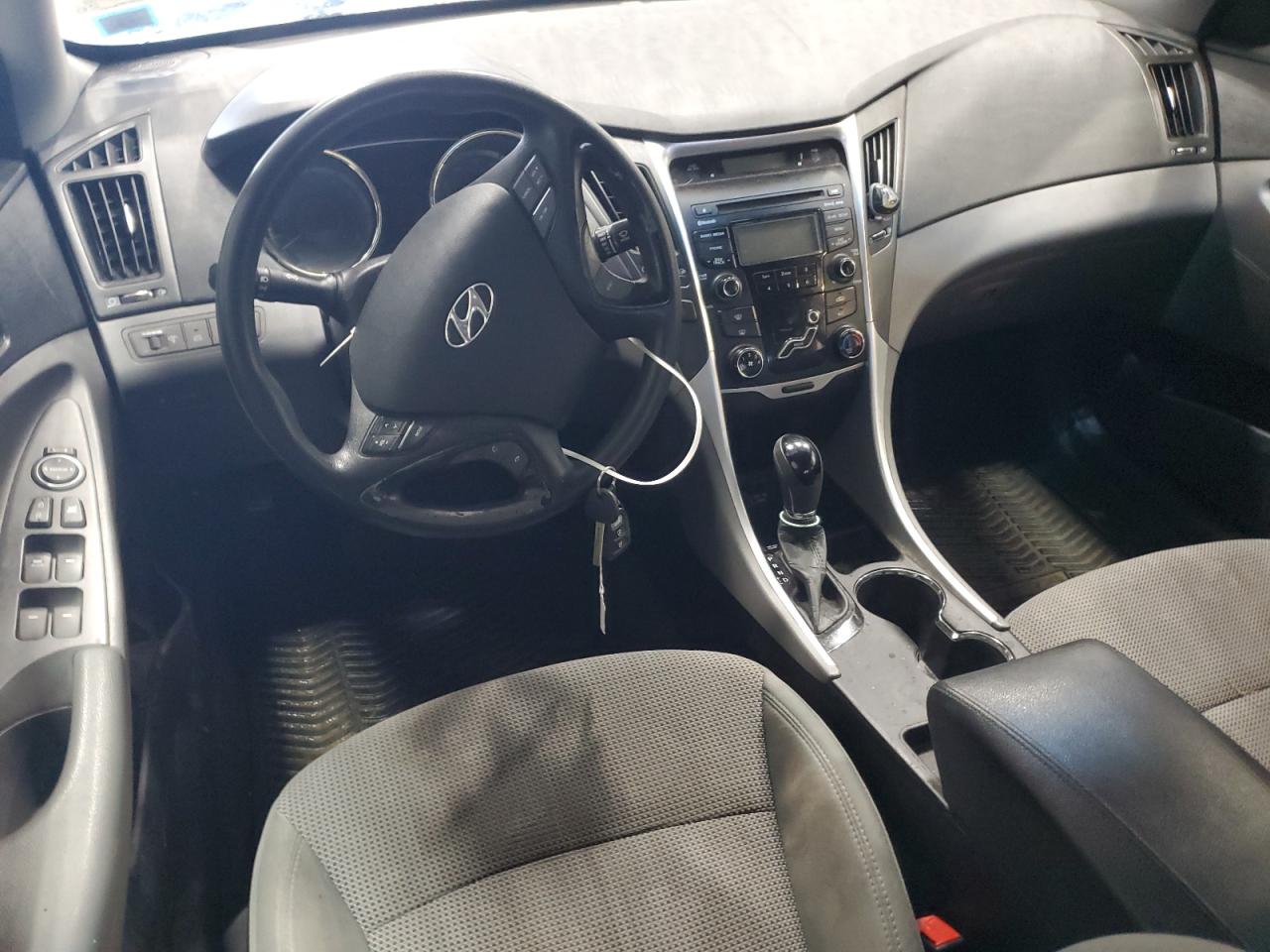 2013 Hyundai Sonata - Image 8