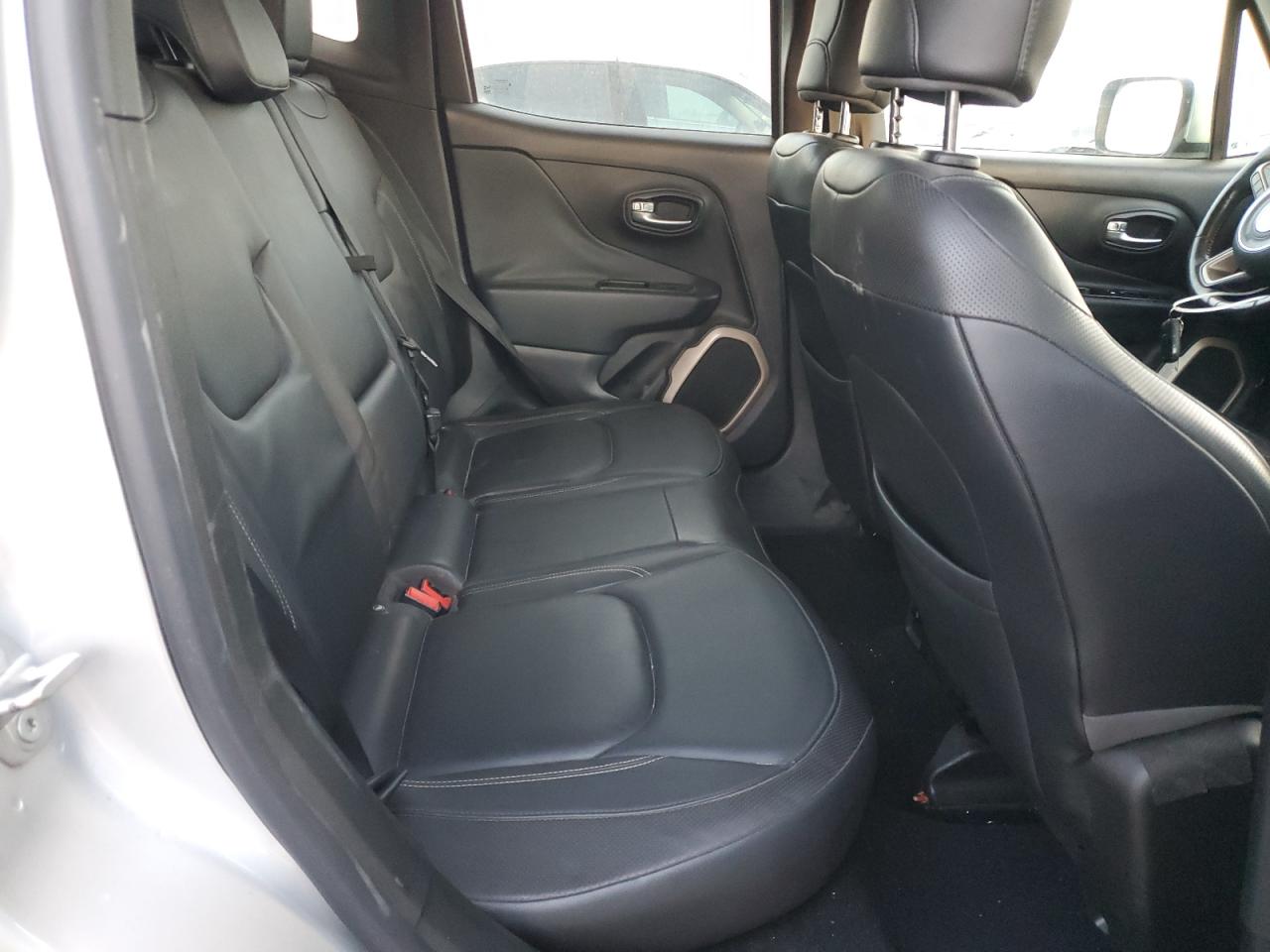 2015 Jeep Renegade - Image 10