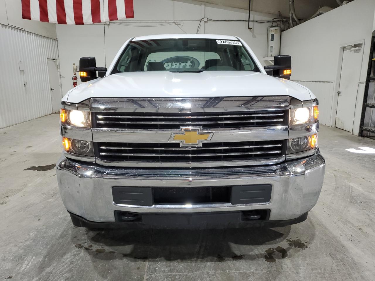 VIN 1GC1KUEG2JF144417 2018 CHEVROLET ALL Models no.5