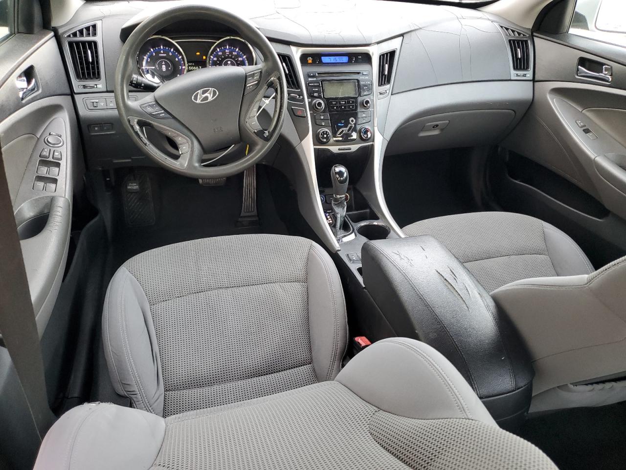 2013 Hyundai Sonata - Image 8