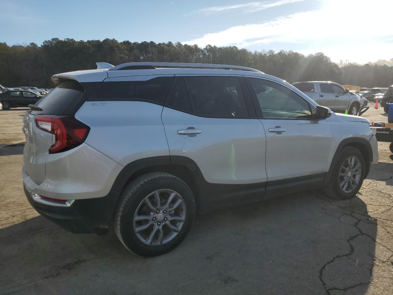 2022 GMC Terrain - Image 3