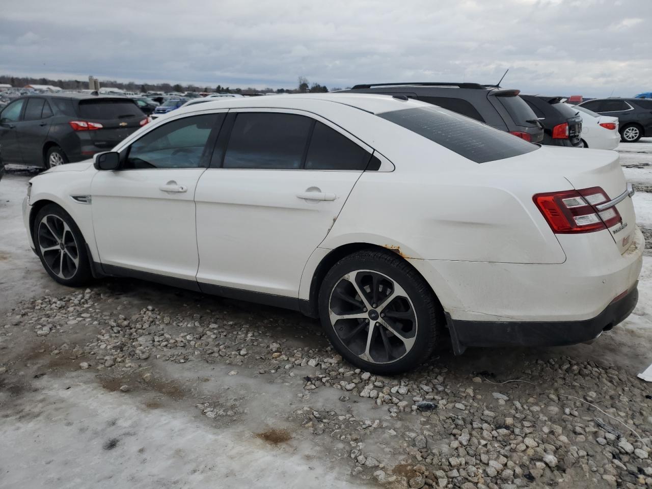 2015 Ford Taurus - Image 2