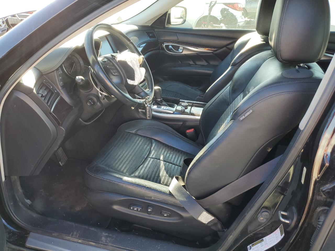 2011 Infiniti M - Image 7