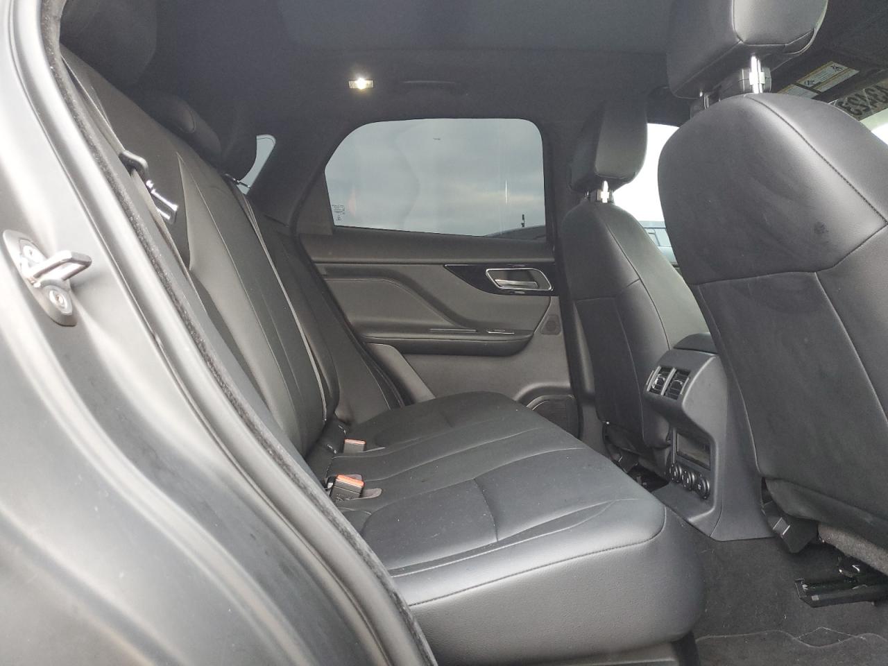 2020 Jaguar F-Pace - Image 11