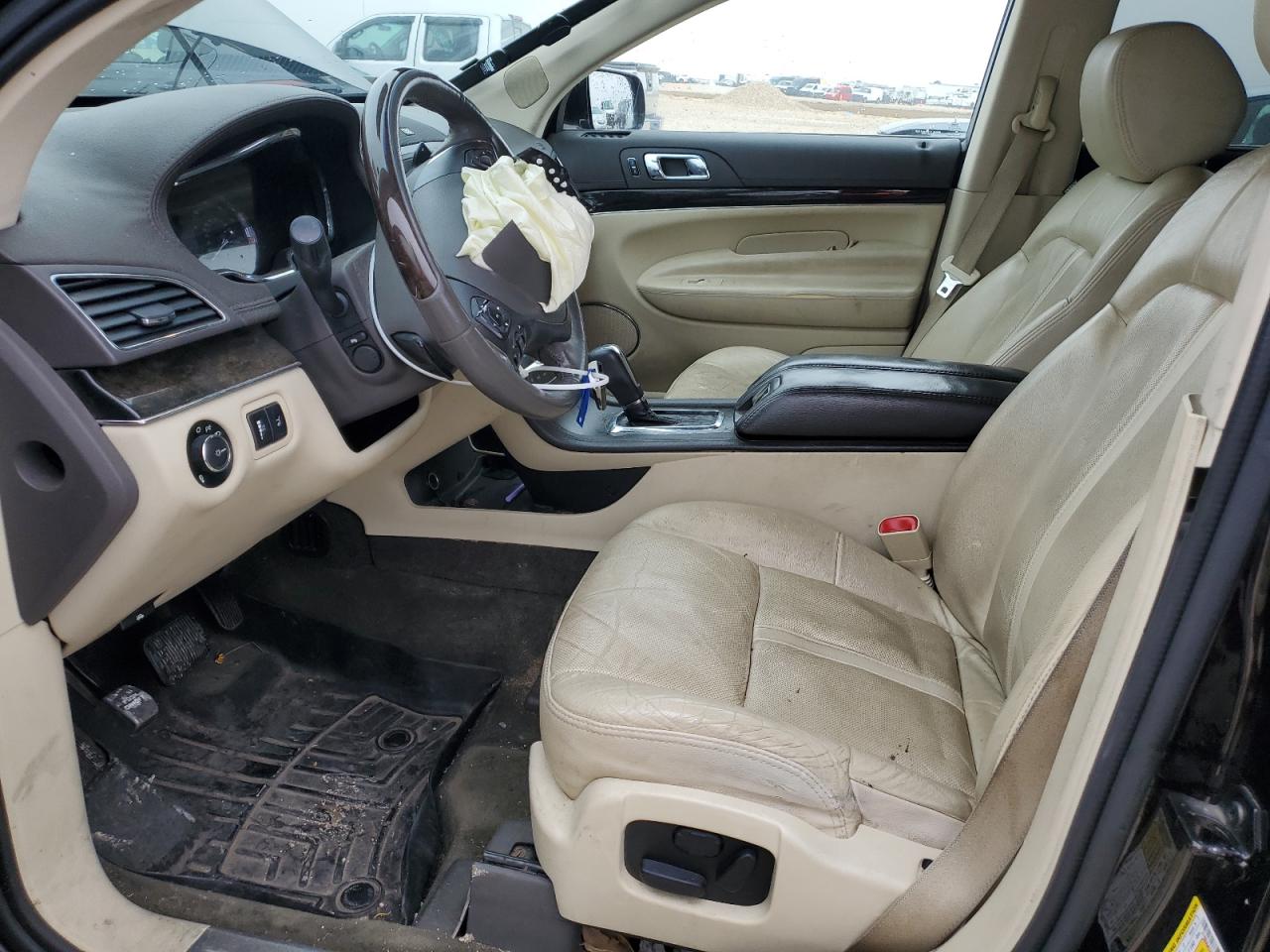 2014 Lincoln MKT - Image 7