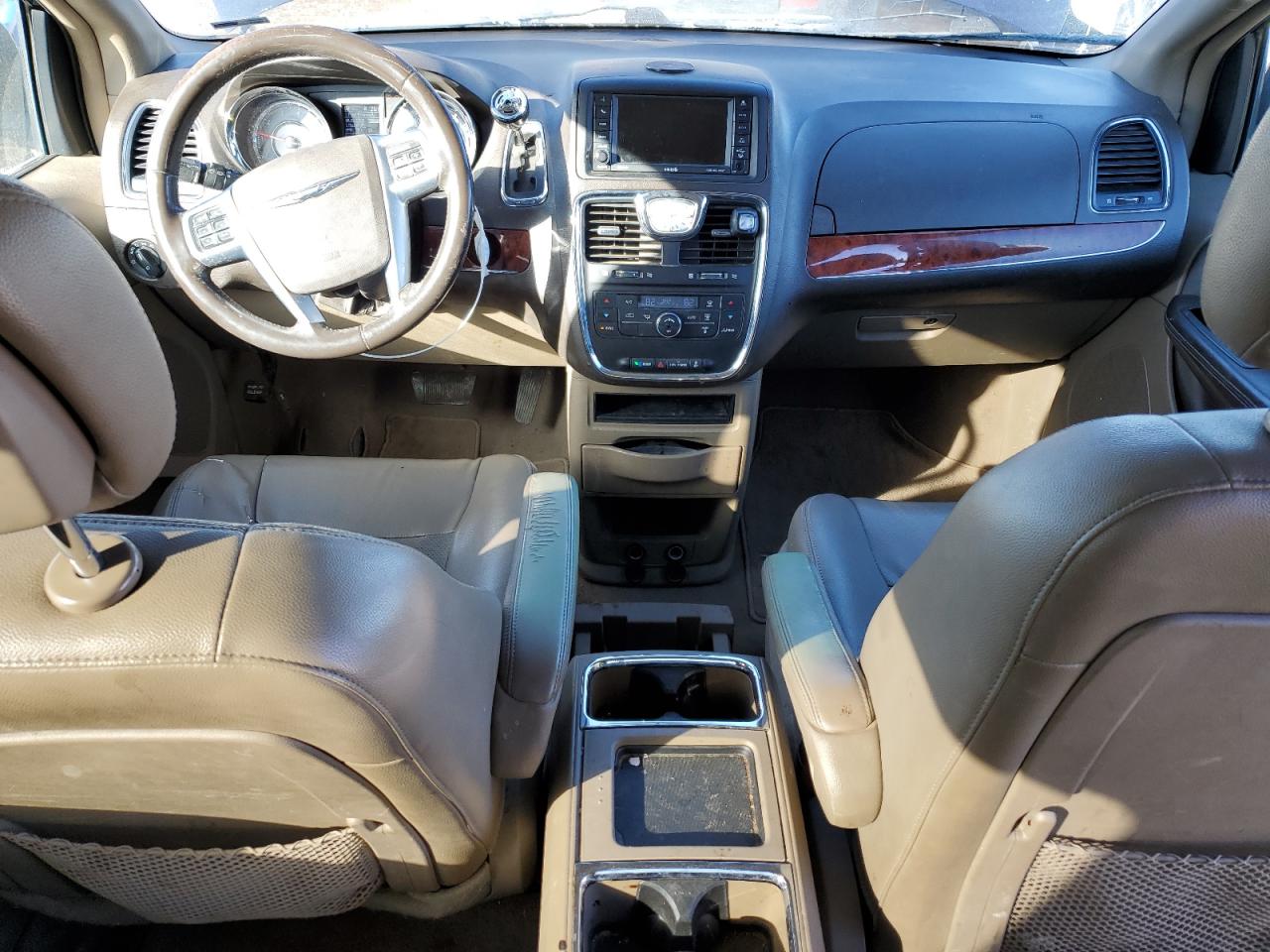 2012 Chrysler Town & Country - Image 8