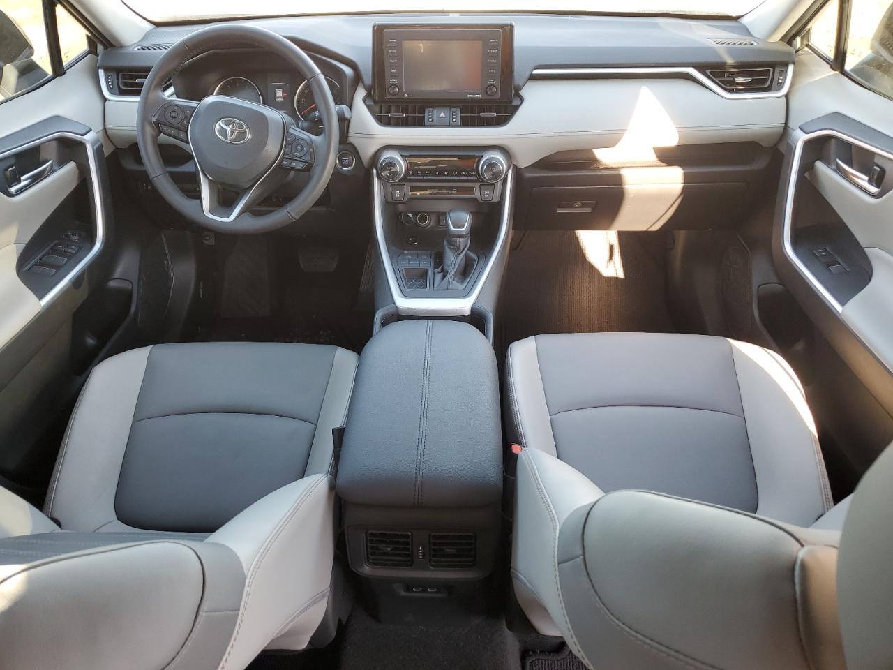 2022 Toyota RAV 4 - Image 8