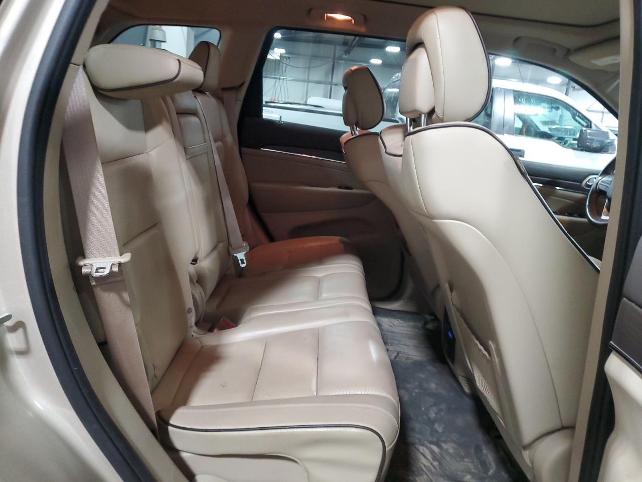 2015 Jeep Grand Cherokee - Image 11