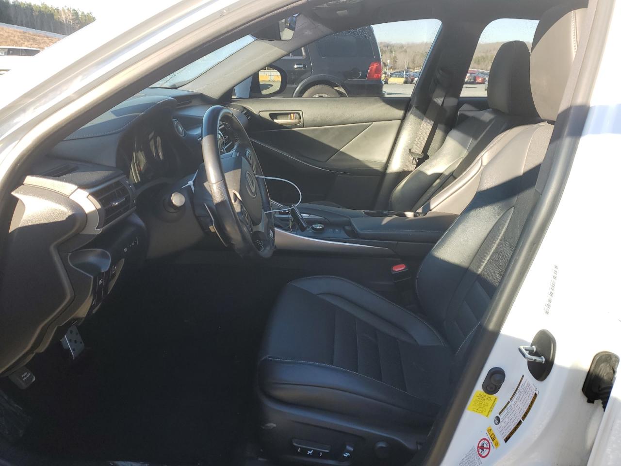 2017 Lexus IS - Image 7