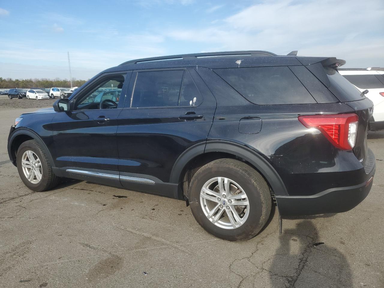 2023 Ford Explorer - Image 2