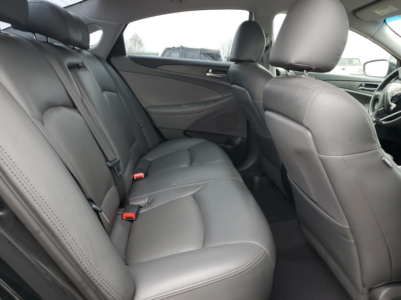 2013 Hyundai Sonata - Image 10