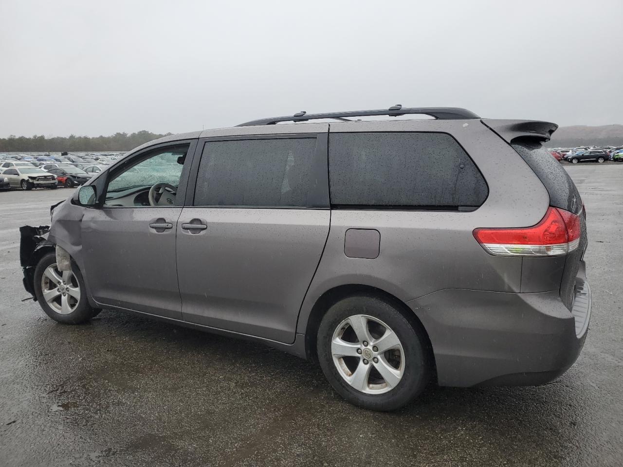 2012 Toyota Sienna - Image 2