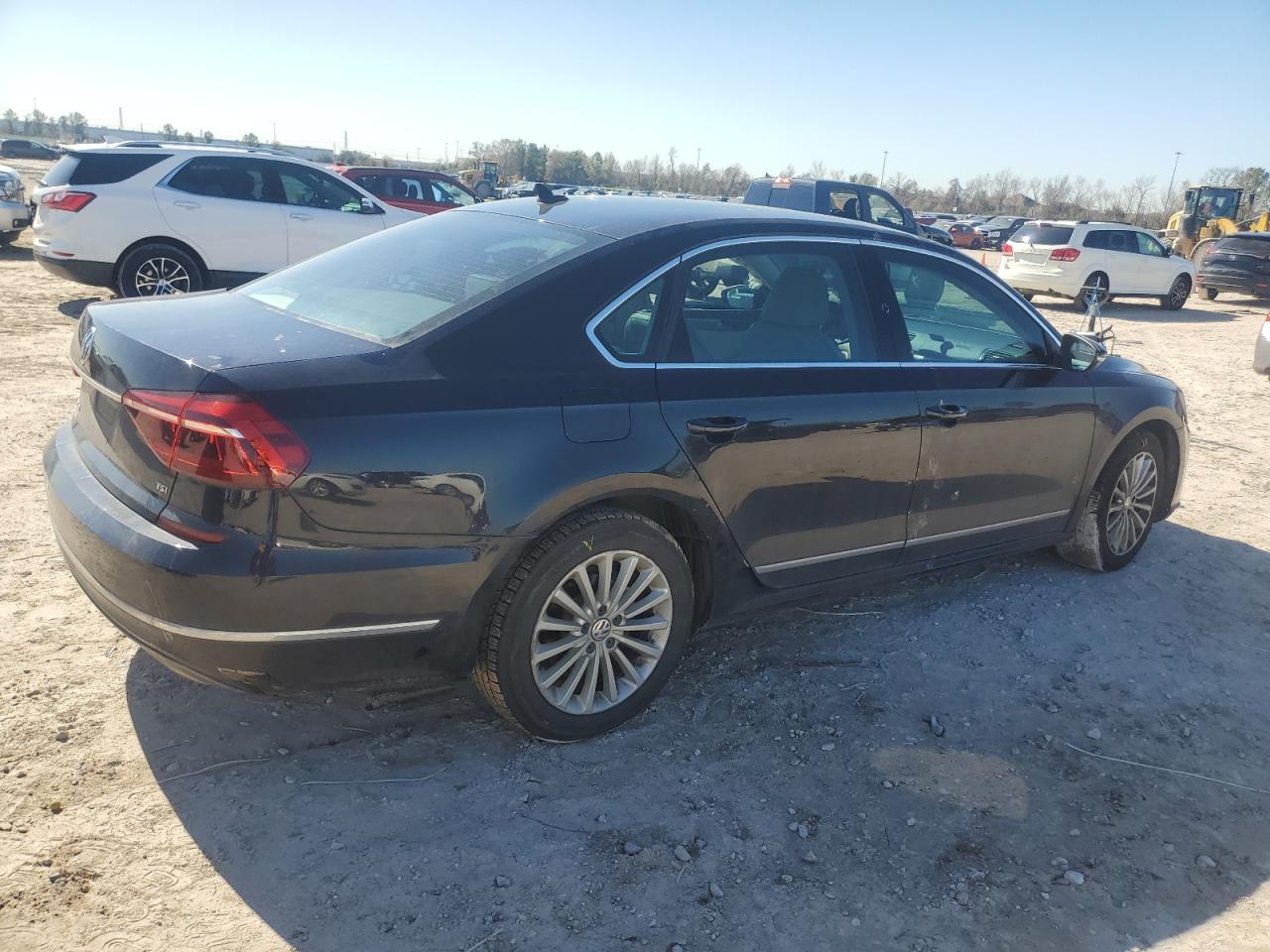 2017 Volkswagen Passat - Image 3