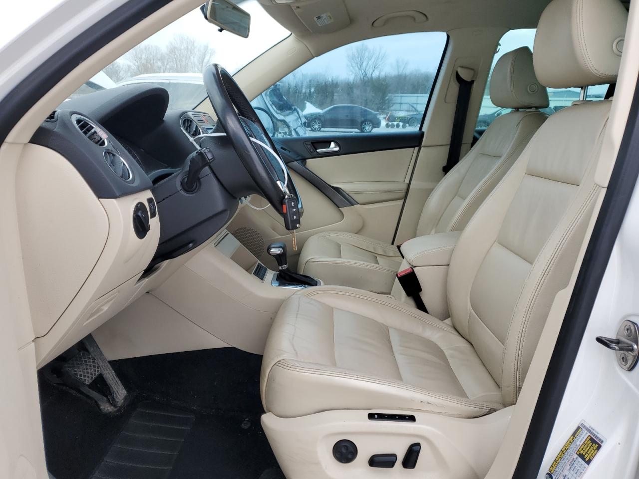2010 Volkswagen Tiguan - Image 7
