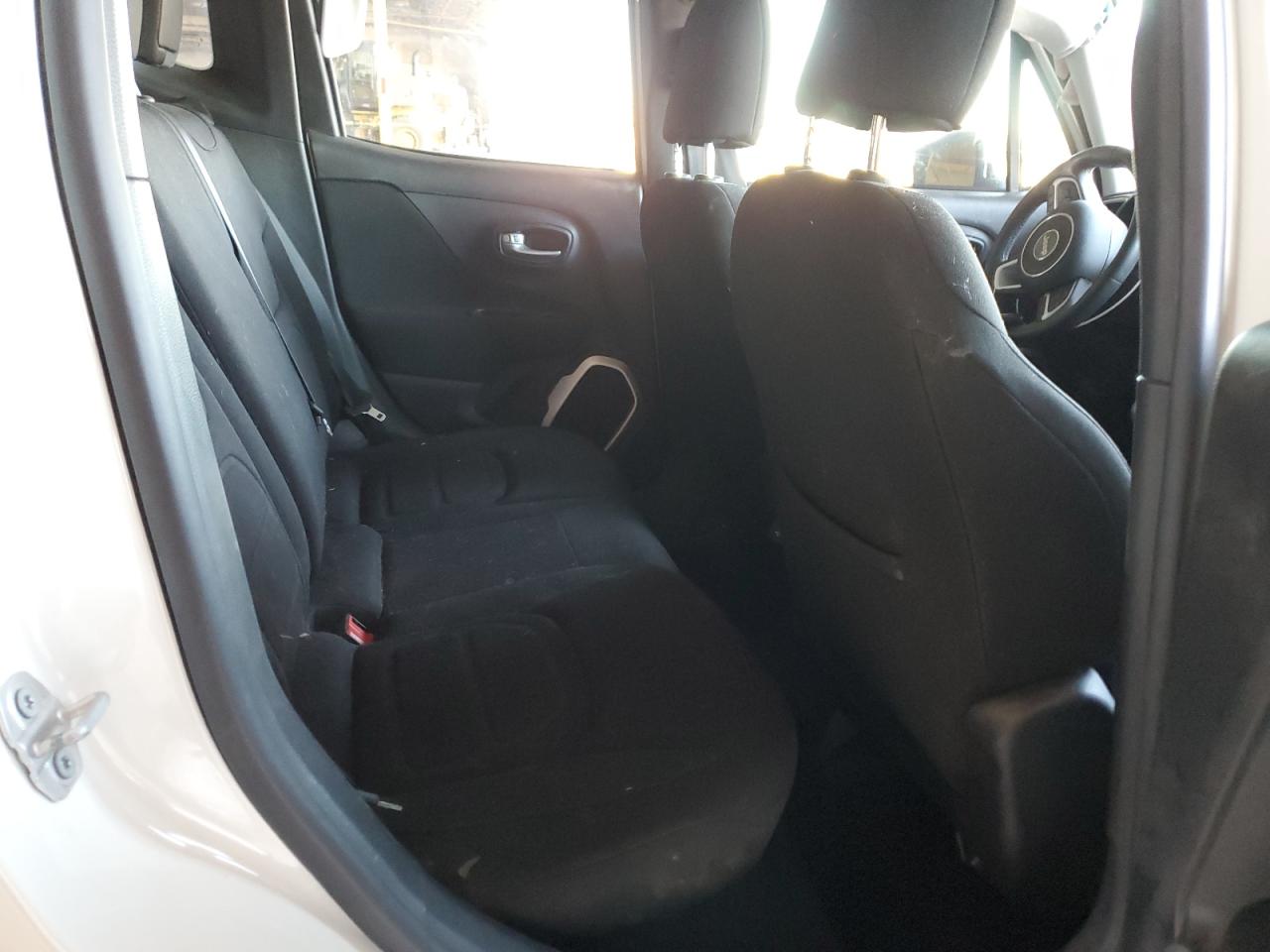 2018 Jeep Renegade - Image 11