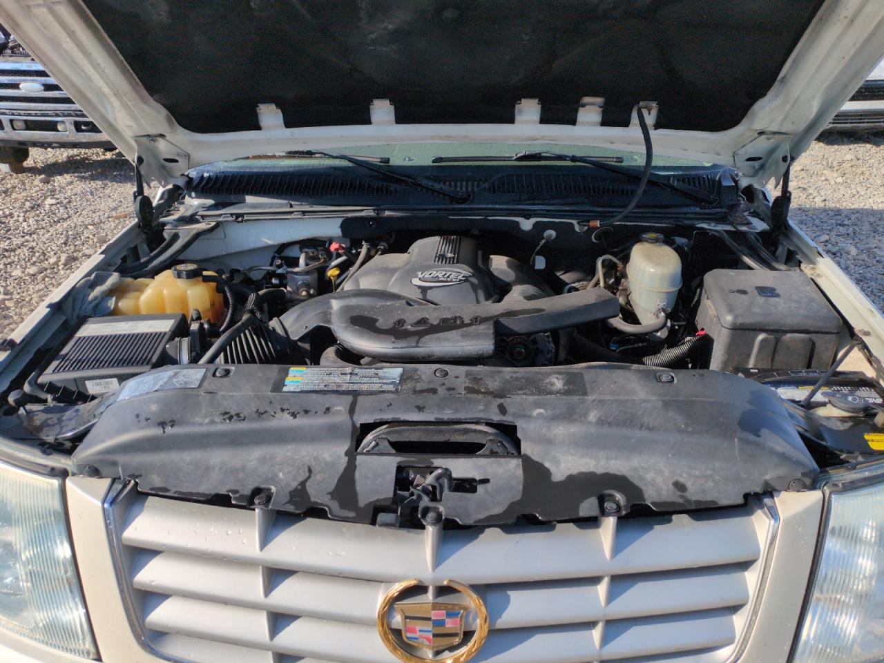 2004 Cadillac Escalade - Image 11